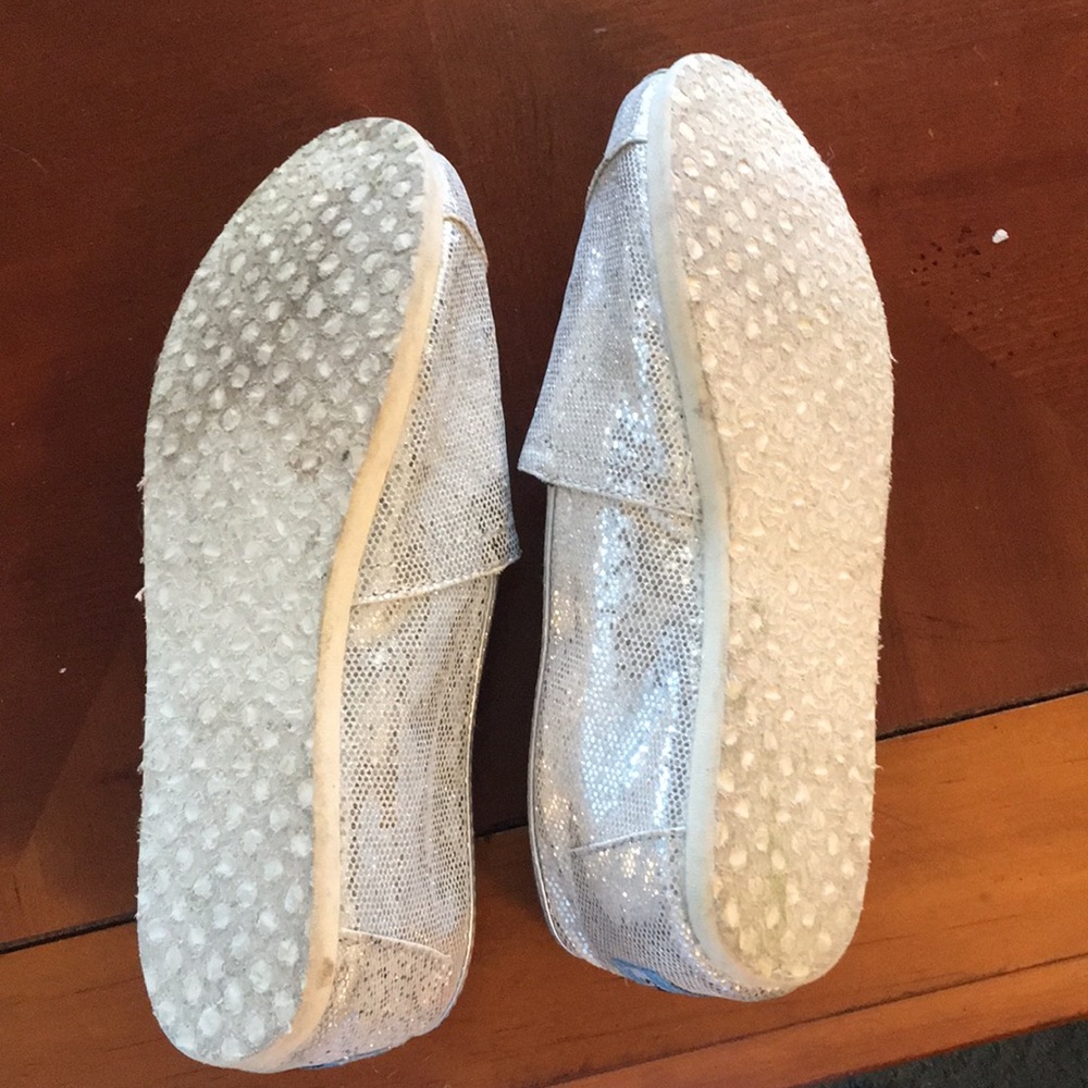 Toms - Picture 2 of 3